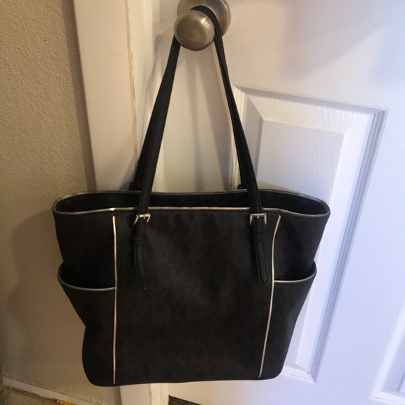Michael Kors black purse - Picture 3 of 4